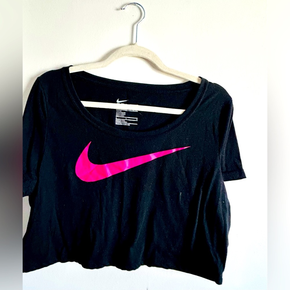 NIKE CROP TOP 🩷🖤